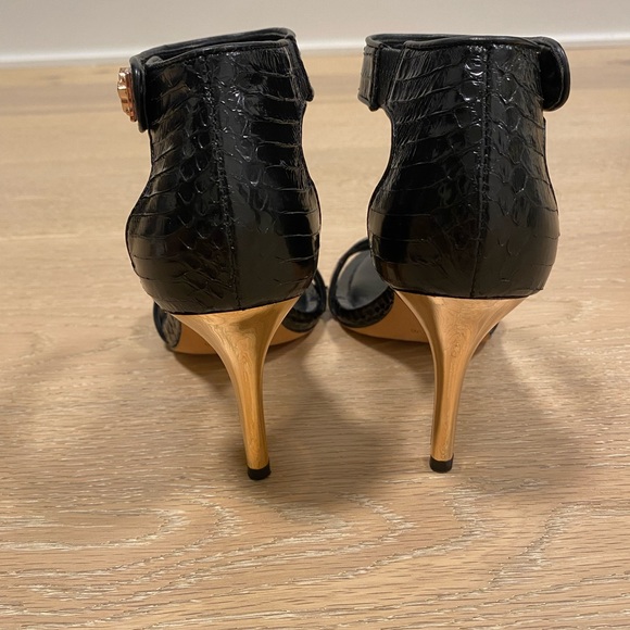 NWOT Black snakeskin detailing heels size 35.5. - Picture 5 of 9